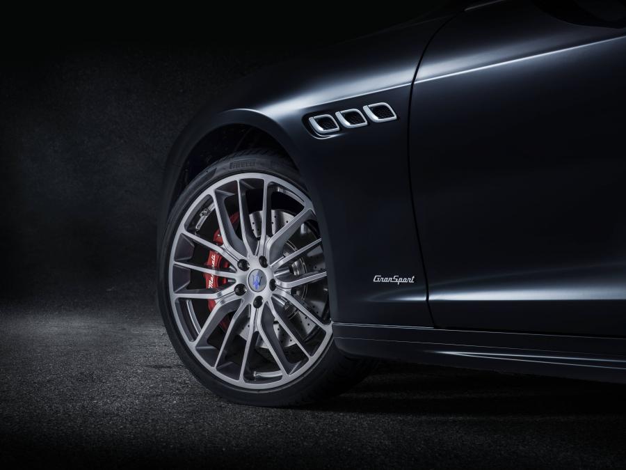 Детали экстерьера Maserati Quattroporte GTS GranSport (M156) 2017 года  (фото 15 из 22)